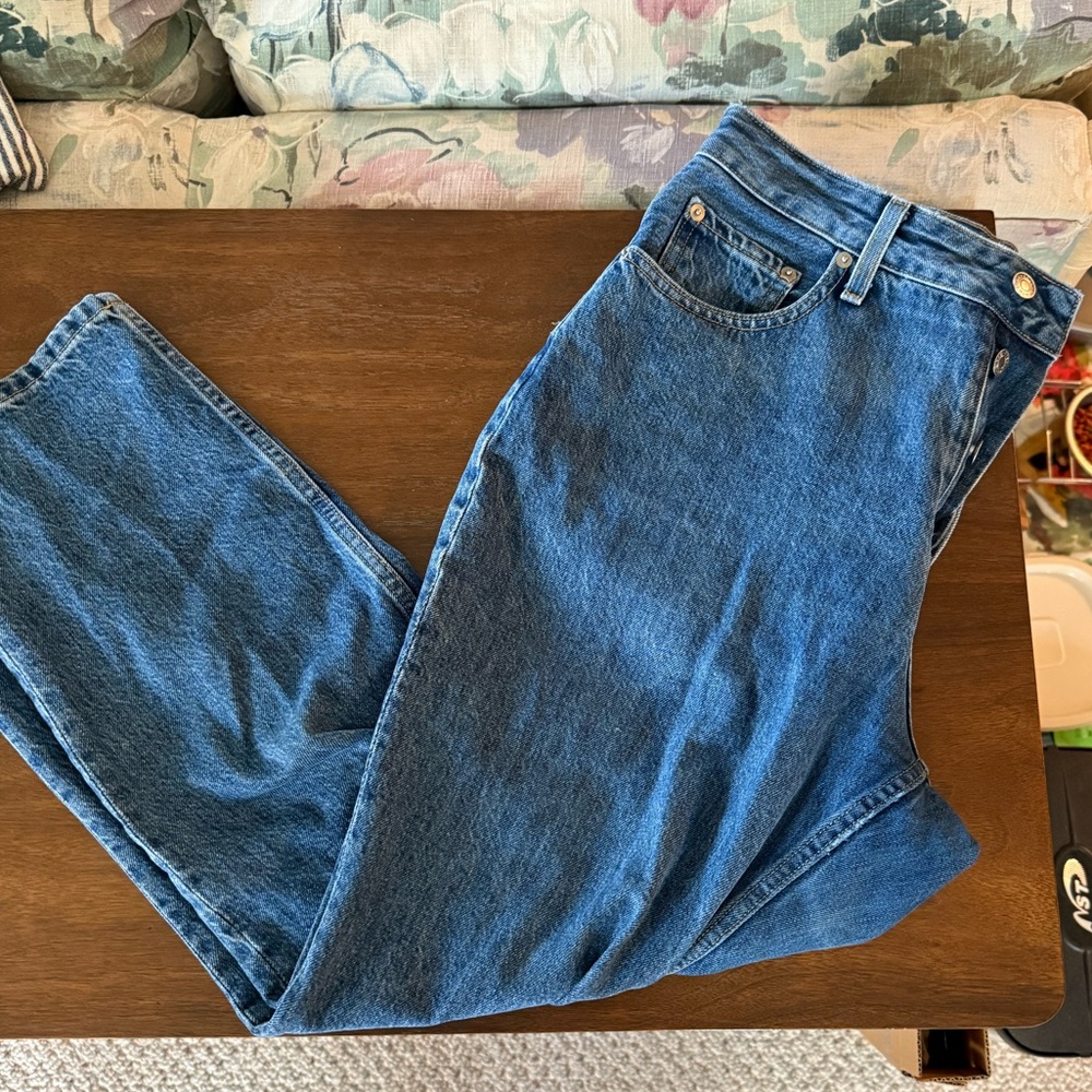 Everlane 90’s Curvy cheeky 90’s Jean in Medium Blue Wash short length. 31” waist - Picture 6 of 7